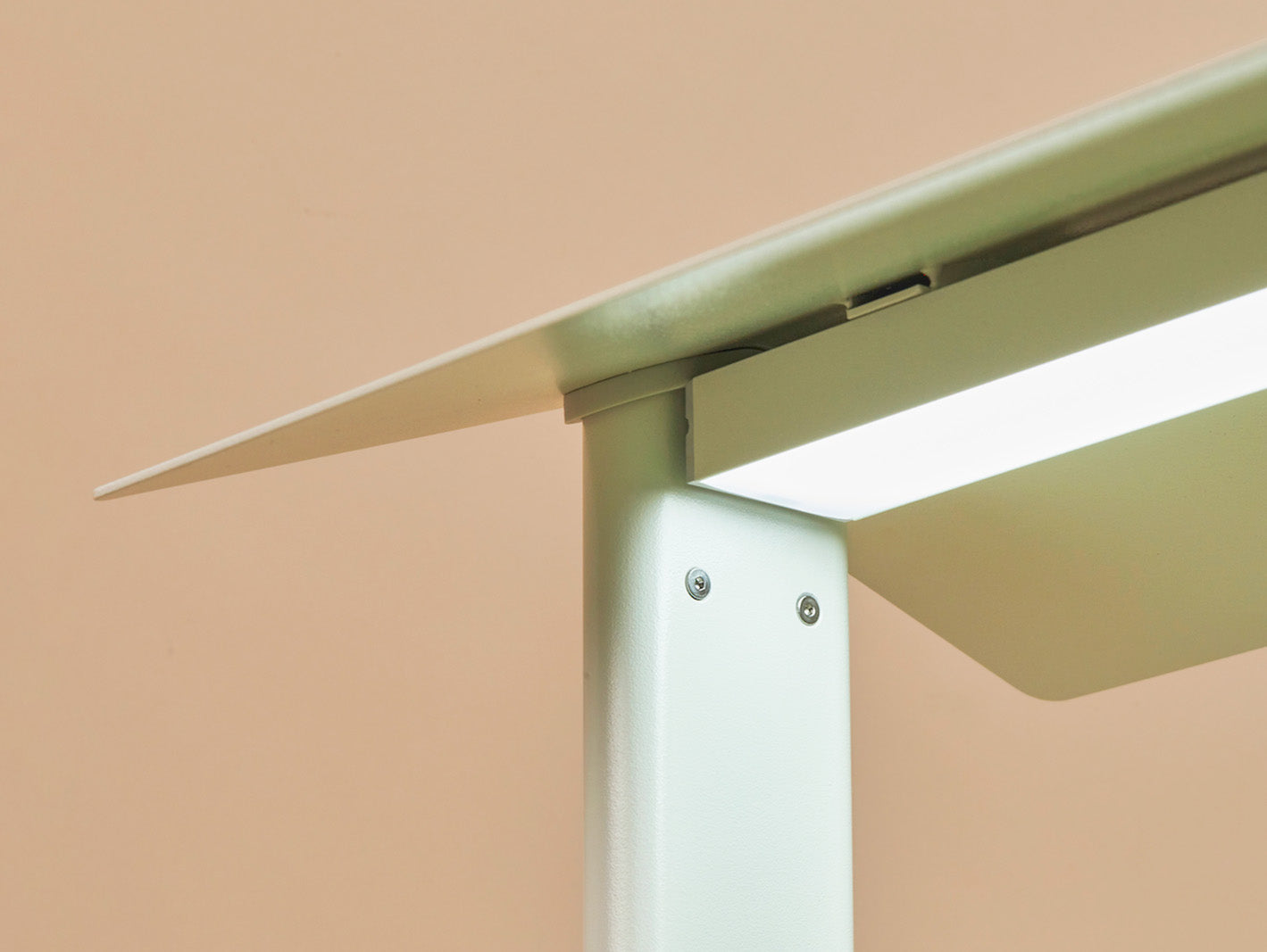 The Fieldhouse LED grow light - sustainable home garden